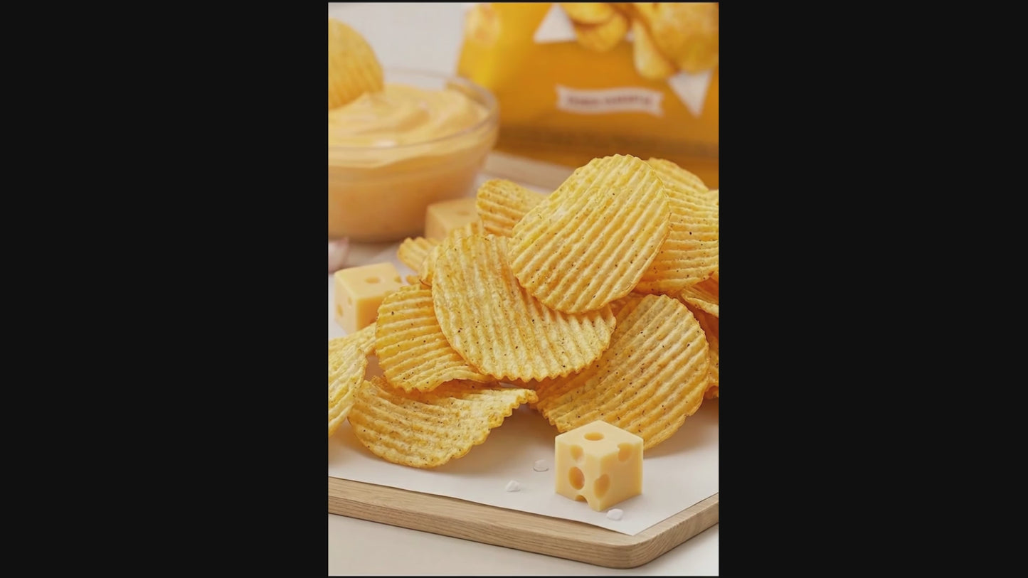 Ein Video wo die Chips auf einem Backpapier liegen und von oben weitere fallend runterkommen.